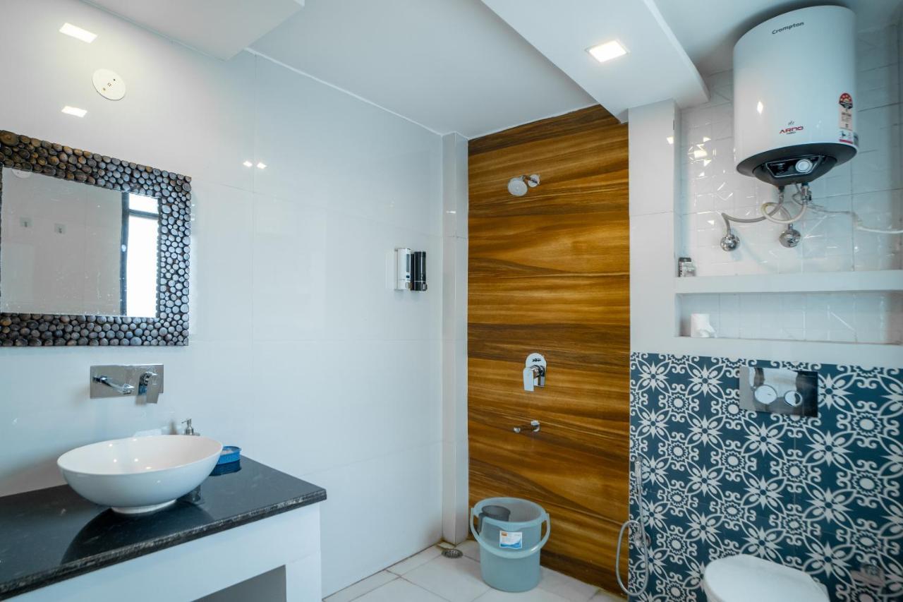 Flxho Uno - Serviced Apartment & Rooms - Golf Course Road Гургаон Экстерьер фото